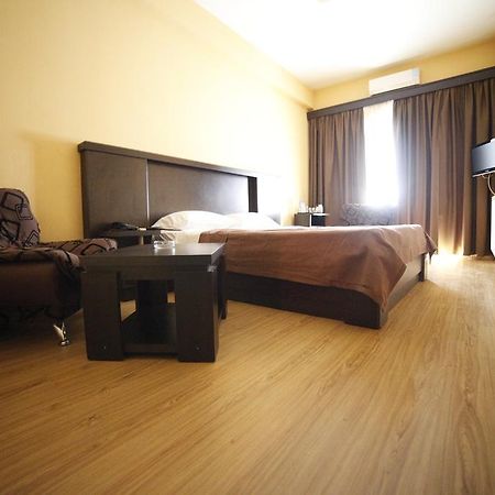 Avenue Hotel ティビリシ 部屋 写真