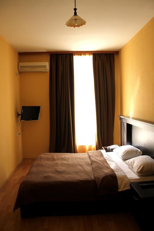 Avenue Hotel ティビリシ 部屋 写真