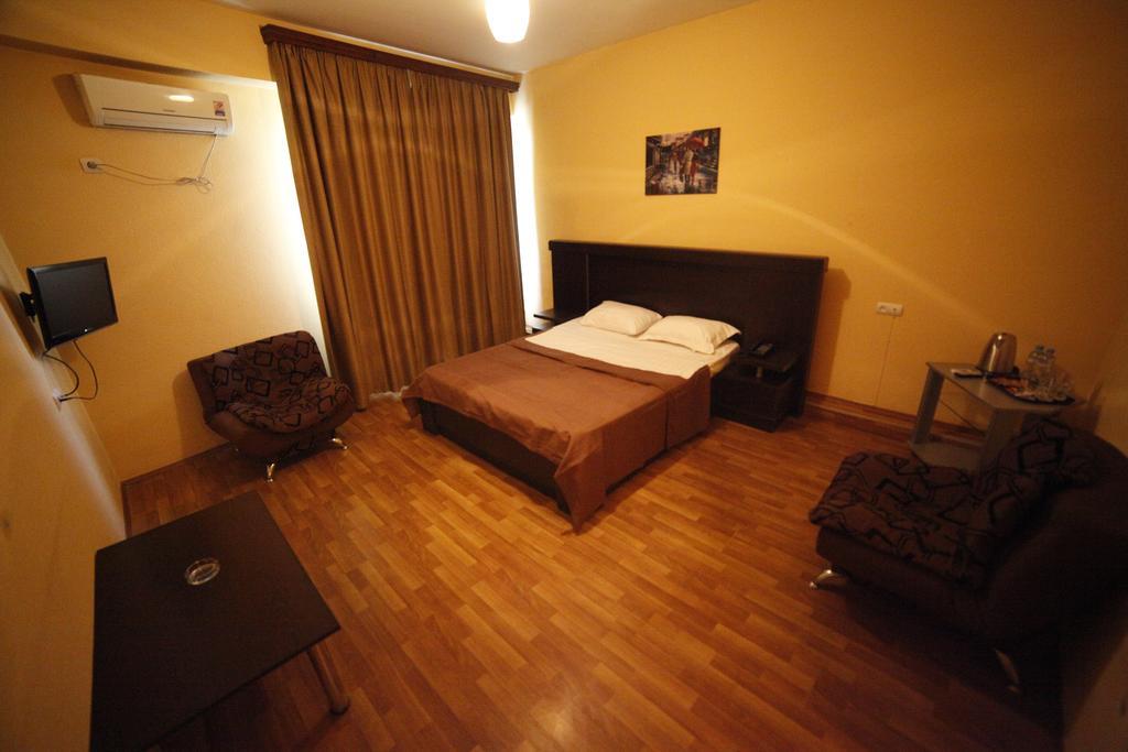 Avenue Hotel ティビリシ 部屋 写真