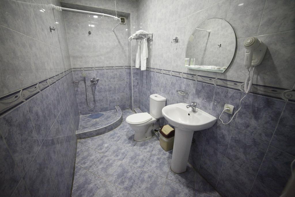 Avenue Hotel ティビリシ 部屋 写真