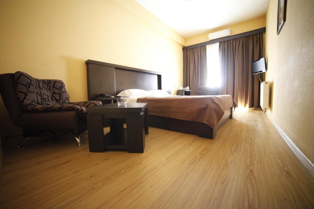 Avenue Hotel ティビリシ 部屋 写真